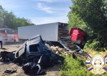 На Кубани водитель «Газели» врезался в фуру и погиб