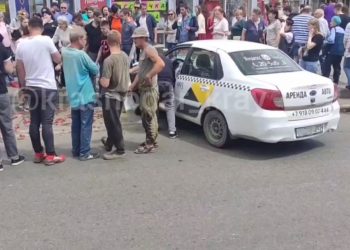 В Краснодаре таксист уснул за рулем и протаранил машину с клубникой