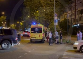 В Сочи таксист сбил мотоциклиста