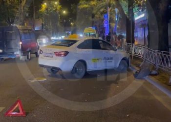 В Сочи таксист сбил пьяного пешехода, а тот ушел с места ДТП