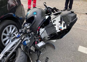 В Сочи Toyota насмерть сбила 35-летнего мотоциклиста