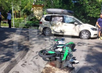 В Сочи мотоциклист врезался в авто и попал в больницу