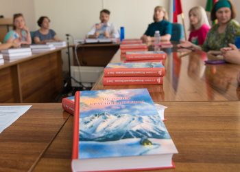 «Роза Хутор» передал школам Сочи книги по истории региона