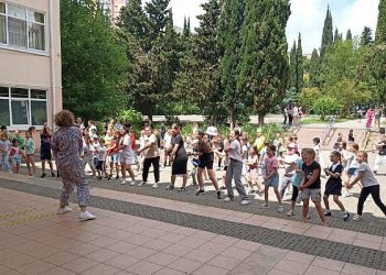 В Сочи в июне на базе школ открыли более 50 детских лагерей