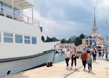 В Сочи дети участников СВО совершили морское путешествие на теплоходе