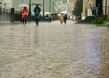 В Сочи ожидаются ливни, грозы и град