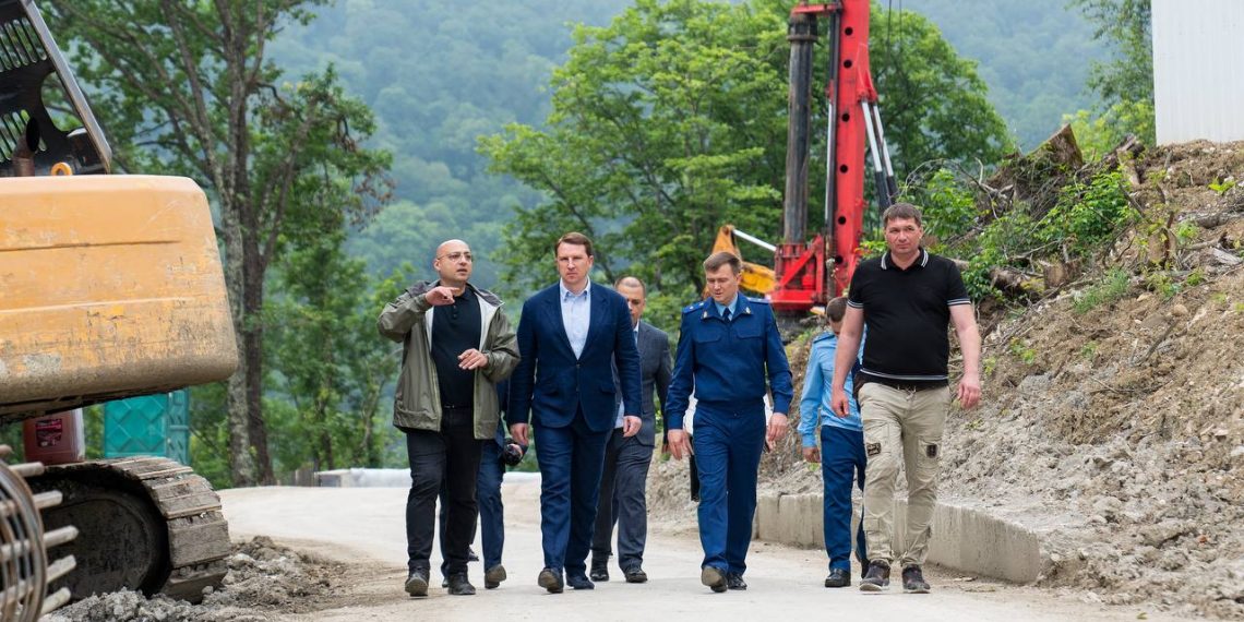 Копайгородский и прокурор Сочи проинспектировали две строящиеся школы