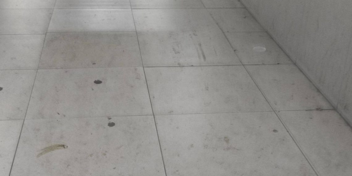 В Краснодаре в подземном переходе на Старокубанском кольце вздулась плитка