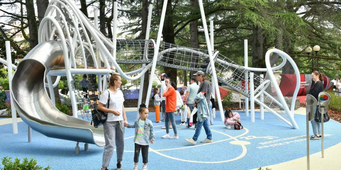 В Сочи открыли первую в России научную детскую площадку