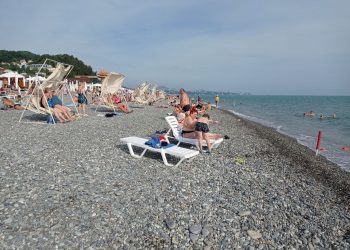 В Сочи запретили купаться на пляжах 14 июня