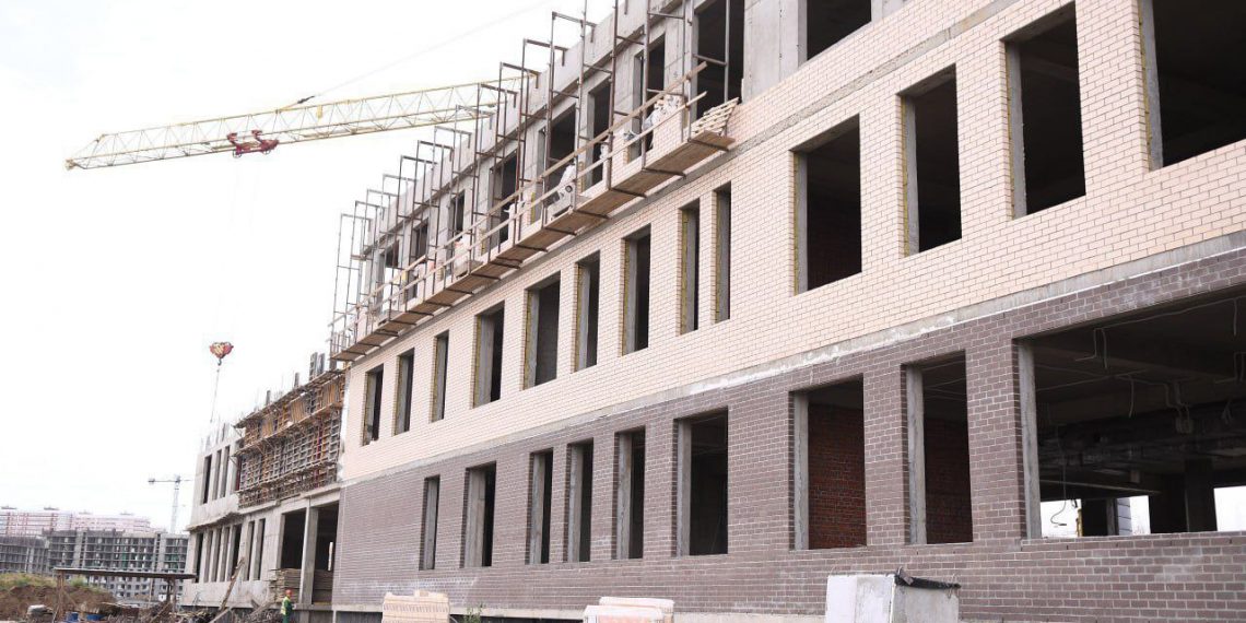 На Генерала Брусилова в Краснодаре строят школу на 1550 мест