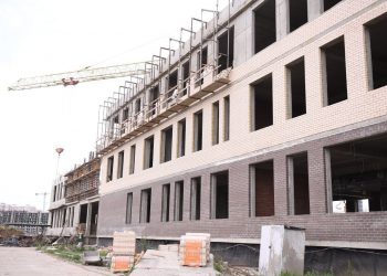 На Генерала Брусилова в Краснодаре строят школу на 1550 мест