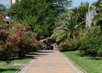 В Сочи благоустраивают площадь Искусств перед художественным музеем