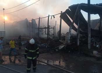 “Брал мясо, а сейчас там шашлык”: в Краснодаре сгорел большой магазин “Светофор”