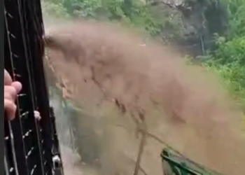 Сель накрыл прогулочный поезд в Гуамском ущелье Краснодарского края