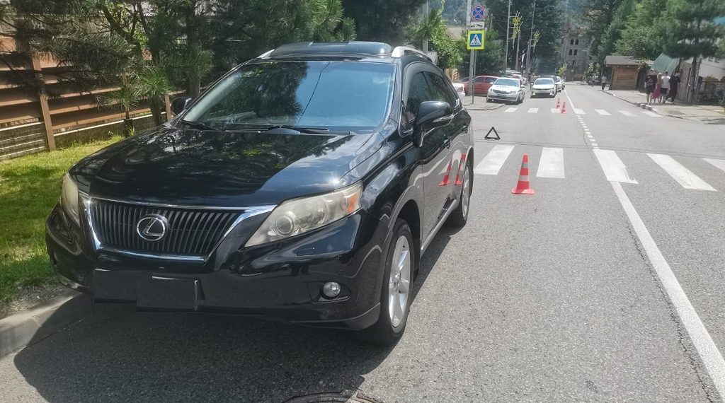 В Сочи водитель Lexus без прав сбил 7-летнюю девочку
