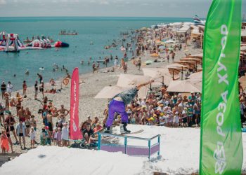 Снежные старты на пляже в разгар лета проведет горный курорт «Роза Хутор»