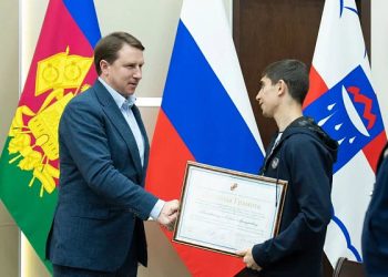 Копайгородский поздравил сочинца с победой в Чемпионате России по боксу