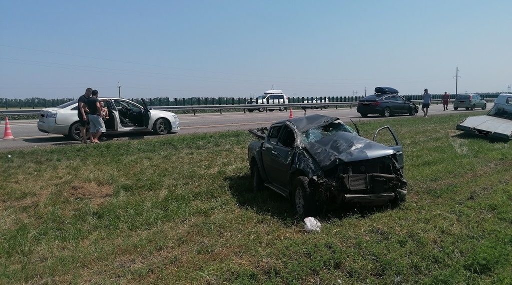 В ДТП с тремя авто на Кубани пострадал пассажир Mitsubishi