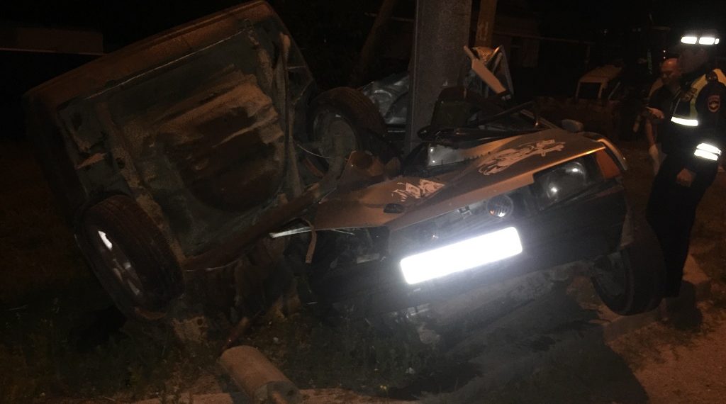 На Кубани ВАЗ врезался в столб: погибли мужчина и женщина
