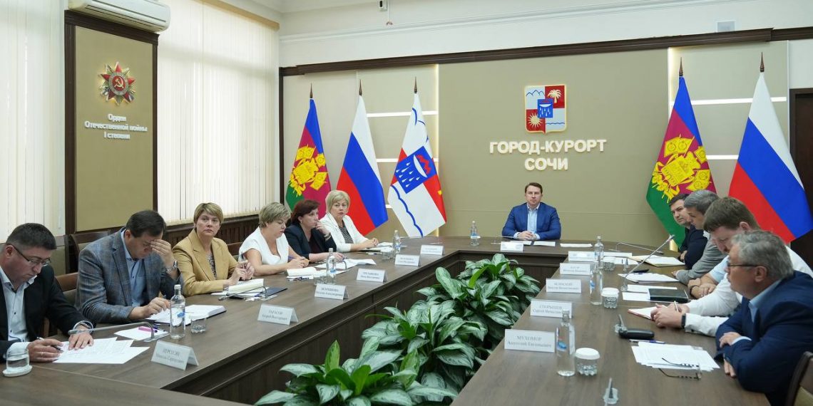 Копайгородский запретил летом перекрывать центральные дороги Сочи