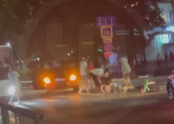 В Адлерском районе Сочи самокатчик попал под колеса автомобиля