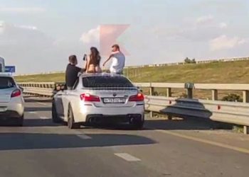 В Краснодаре нашли водителя, который вез раздевающуюся девушку