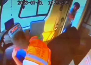 В Краснодаре мужчина распылил баллончик в водителя трамвая