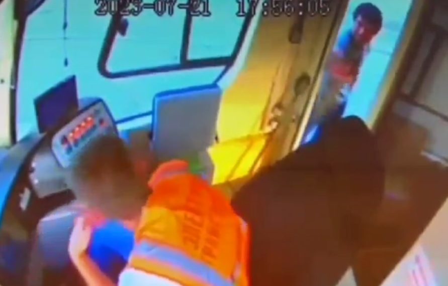 В Краснодаре мужчина распылил баллончик в водителя трамвая