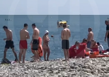 В Сочи пьяный мужчина сбросил школьницу с пирса в море