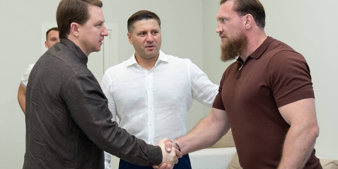 Копайгородский встретился с тремя чемпионами по боксу