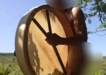 На Кубани девушки с биноклем приходили посмотреть на голого шамана, танцующего с бубном