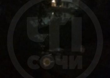 «С зонтом бежать в подвал»: из-за разгула стихии в Сочи работают тревожные сирены