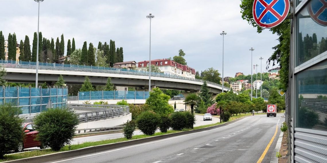 С утра 12 июля во всех районах Сочи началась уборка