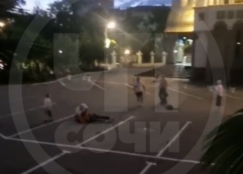 Бес попутал: четверо мужчин устроили драку на территории храма в Сочи