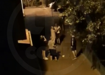 В Сочи толпа женщин во дворе многоэтажки избила парня