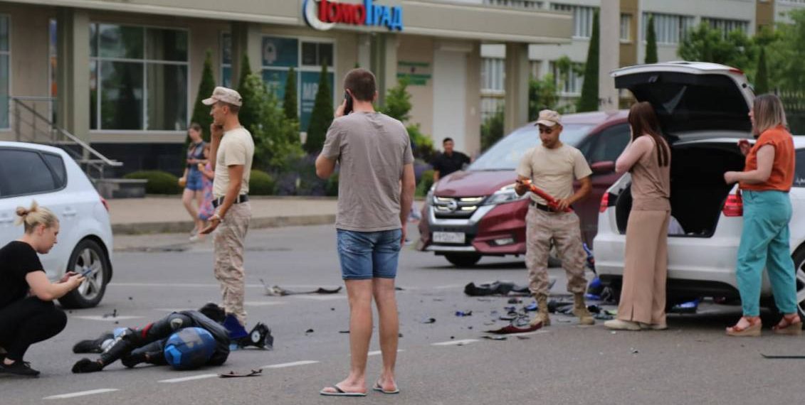 На Кубани женщина на Audi сбила мотоциклиста