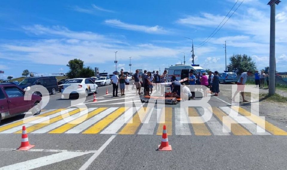 На Кубани мотоциклист сбил четверых пешеходов: пять человек в больнице
