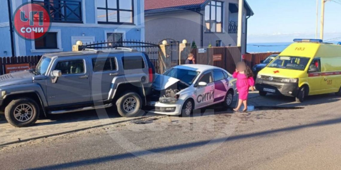 В Сочи пьяная таксистка устроила ДТП и попала в больницу