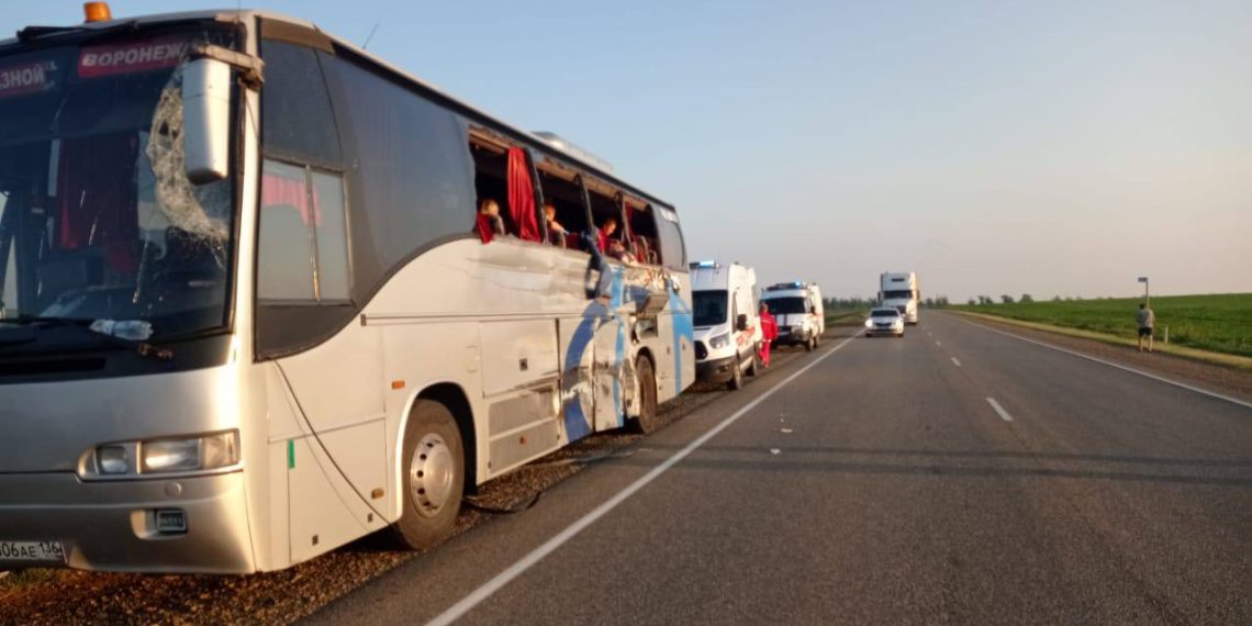 В ДТП с автобусом на Кубани погибли 59-летний мужчина и 19-летний парень