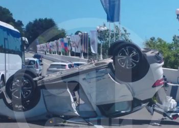 В Сочи опрокинулась иномарка: пострадала женщина