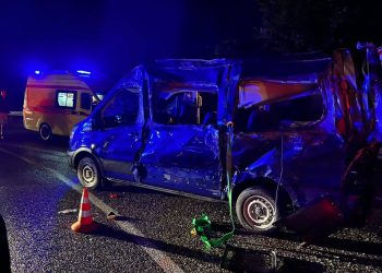 В ДТП с фурой и микроавтобусом в Сочи погиб человек, и трое пострадали