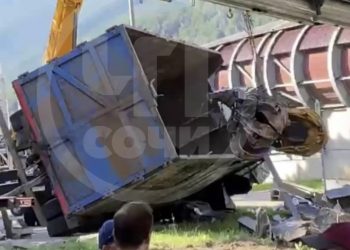 В ДТП с грузовиком с отказавшими тормозами в Сочи пострадал пассажир