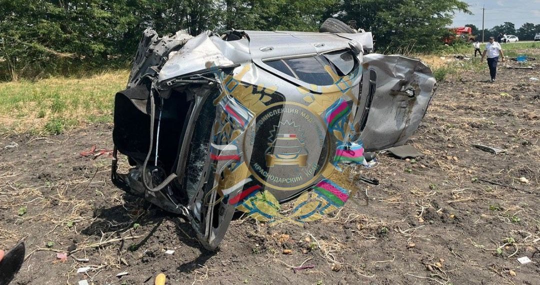 В ДТП с опрокинувшейся иномаркой на Кубани погибли два человека