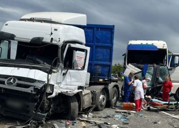 В ДТП с двумя грузовиками в Краснодаре пострадал мужчина