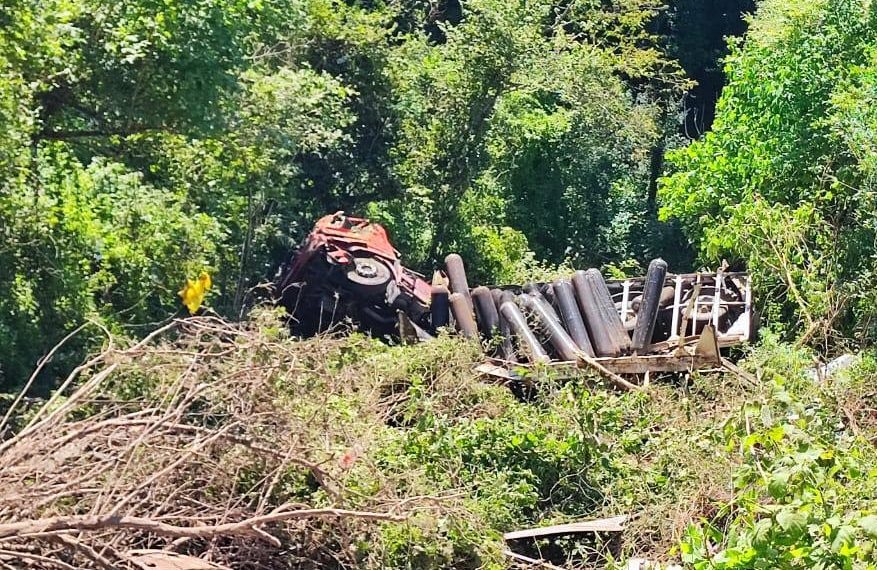 В ДТП в Сочи погиб водитель грузовика с газовыми баллонами