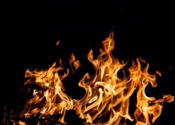 На пожаре в Краснодаре спасли и эвакуировали 54 человека