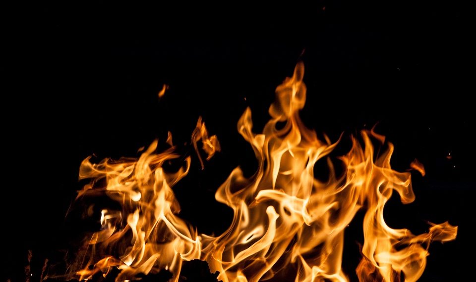 На пожаре в Краснодаре спасли и эвакуировали 54 человека