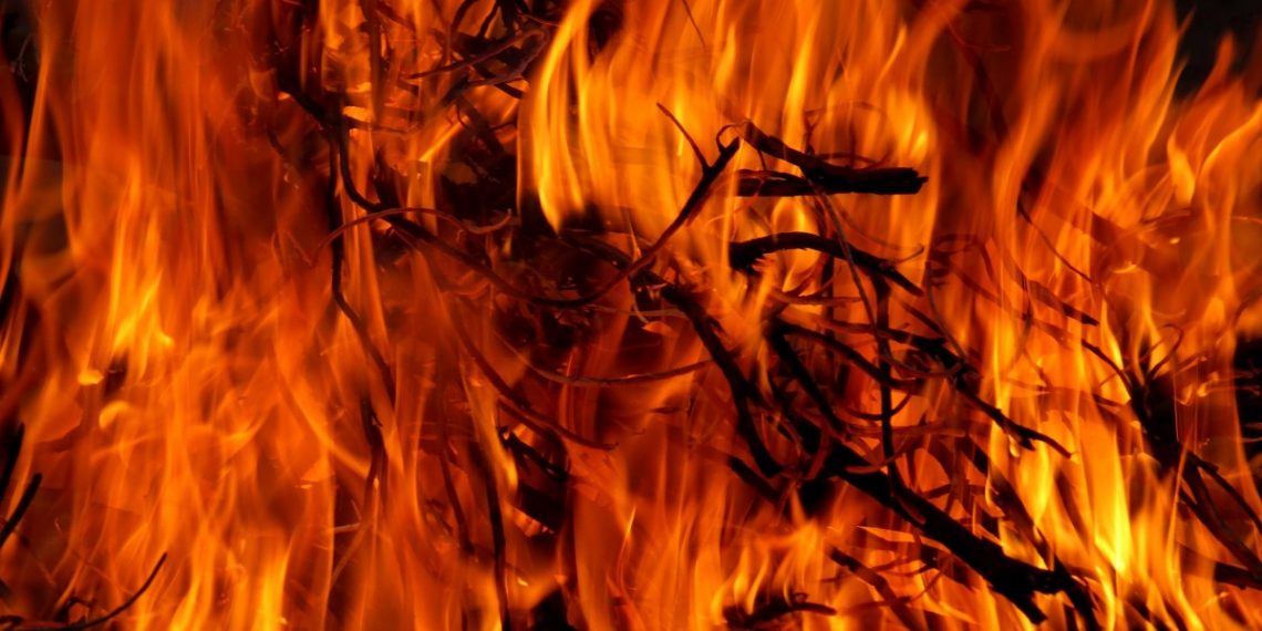 На пожаре в краснодарской девятиэтажке пострадал человек