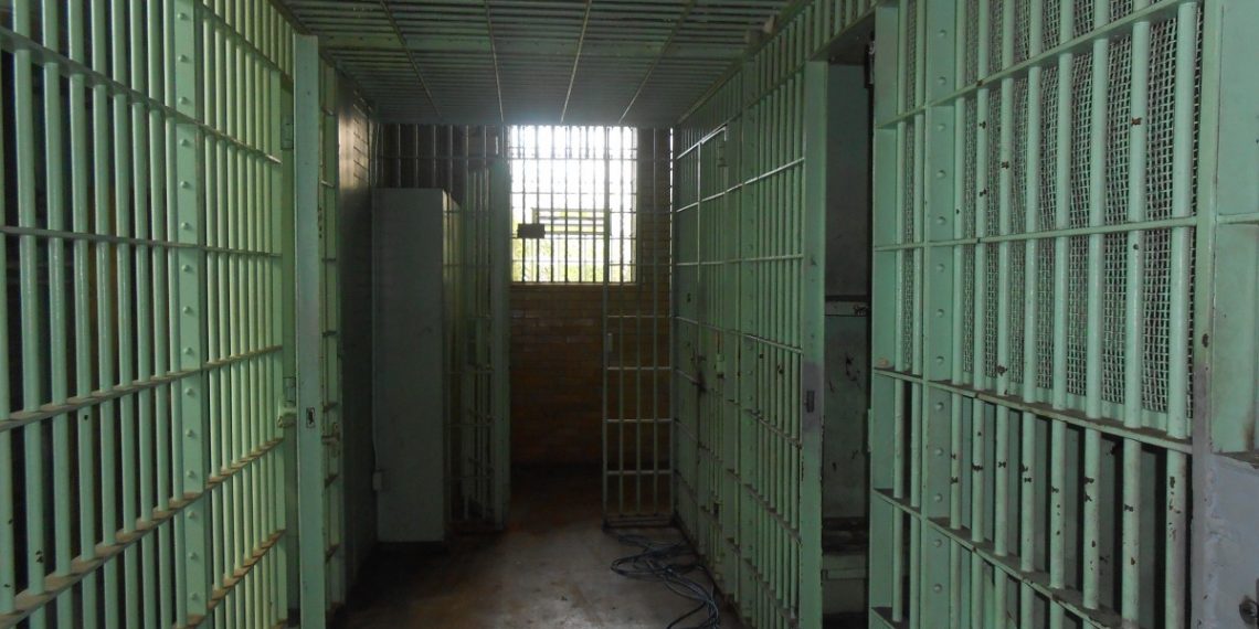 Краснодарец, избивший кувалдой и задушивший мужчину, сел на 18 лет